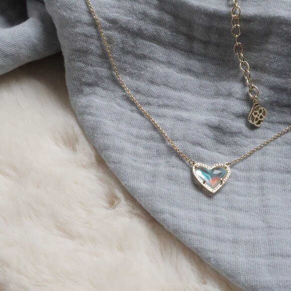 Kendra Scott Ari Heart Gold Necklace Dichroic Glass - Picture 2 of 2